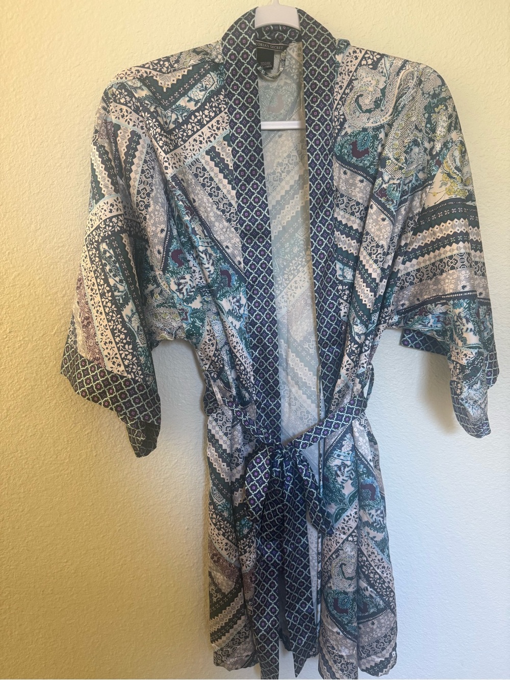 Victoria secret ‘s Blue & Green Paisley Kimono robe